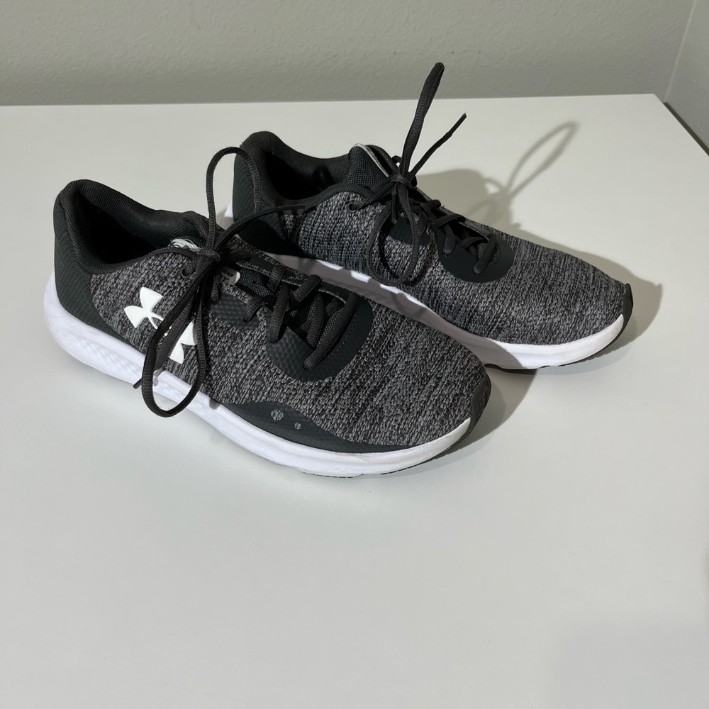 Men’s Under Armor running shoes
